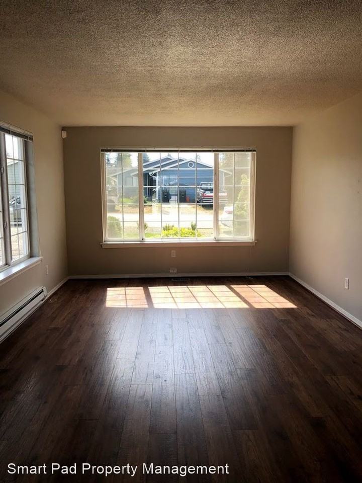 5709 N 47th St - Photo 3 of 21