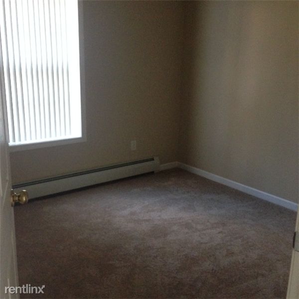 48 Kings Hwy #103 - Photo 2 of 8