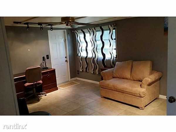 2417 NE 15th Ave - Photo 2 of 25