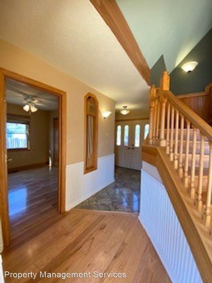 54028 Eastview Dr - Photo 3 of 50