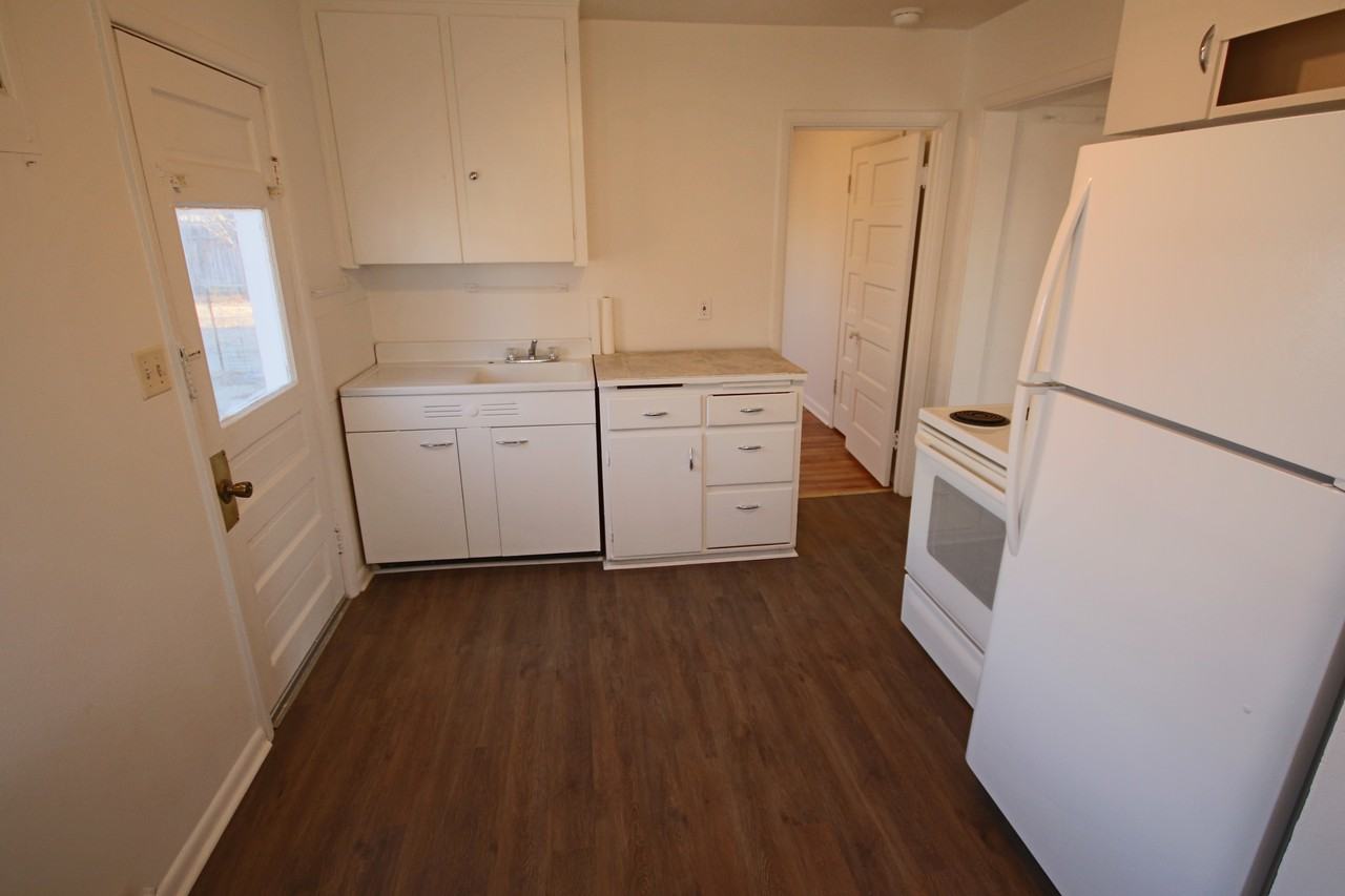 210 N Bernard St - Photo 3 of 7