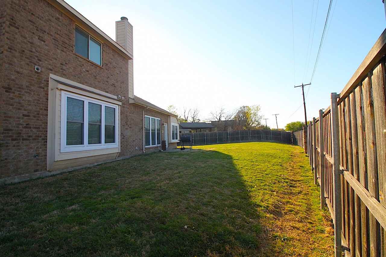 321 Carissa Ct - Photo 2 of 26