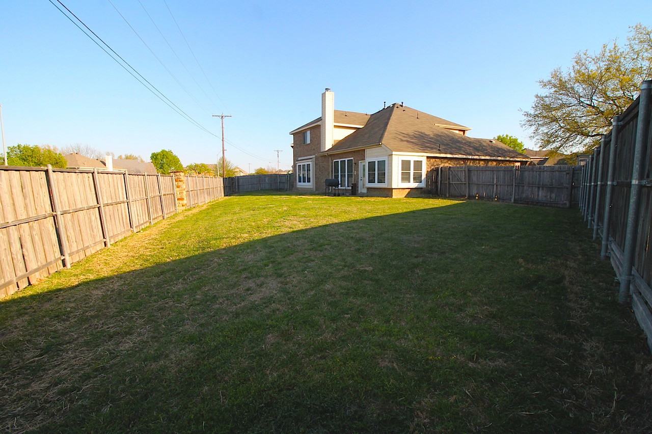 321 Carissa Ct - Photo 3 of 26