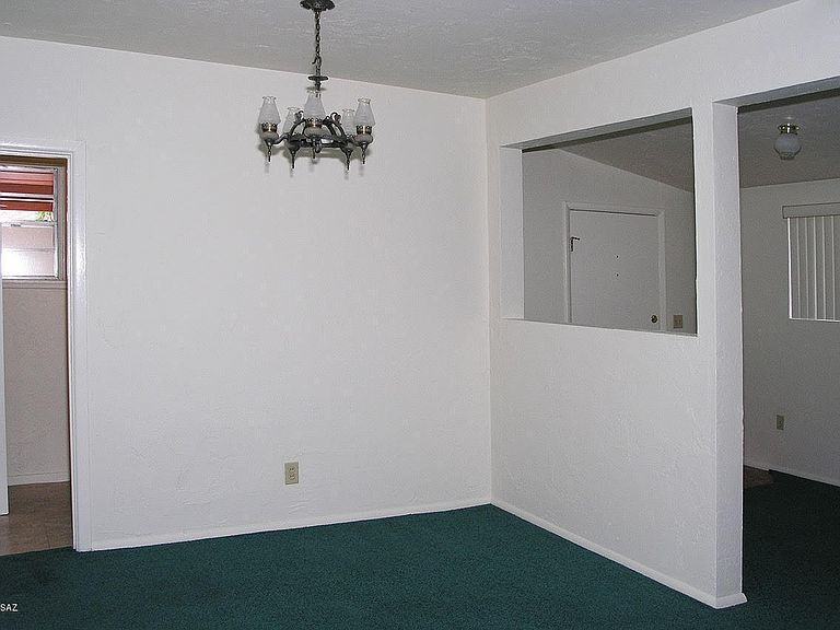 2422 E 4th St #3 - Photo 4 of 12