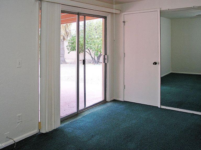 2422 E 4th St #3 - Photo 5 of 12