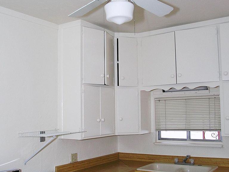 2422 E 4th St #3 - Photo 6 of 12