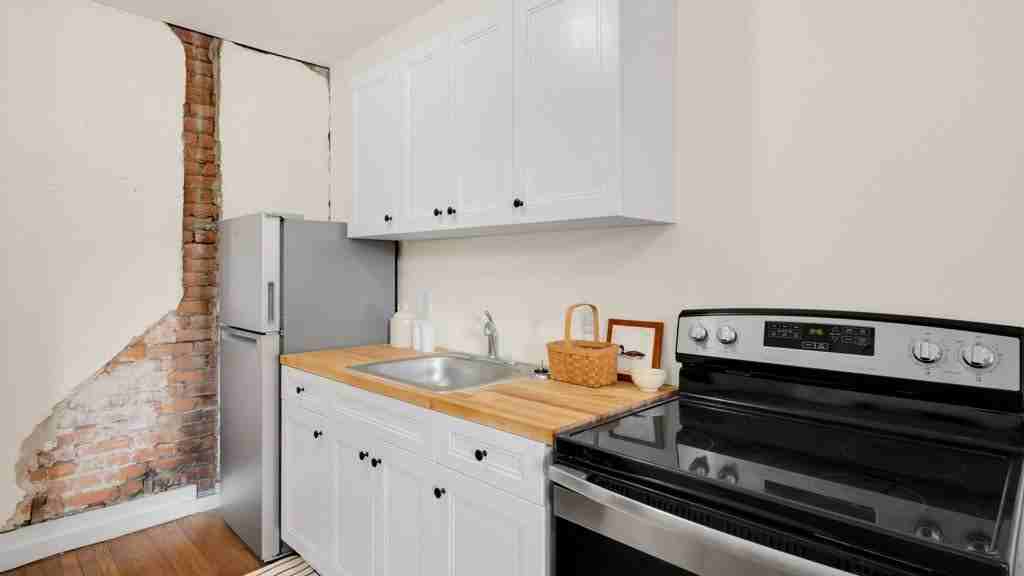 Hubbard Apartments - Photo 5 of 9