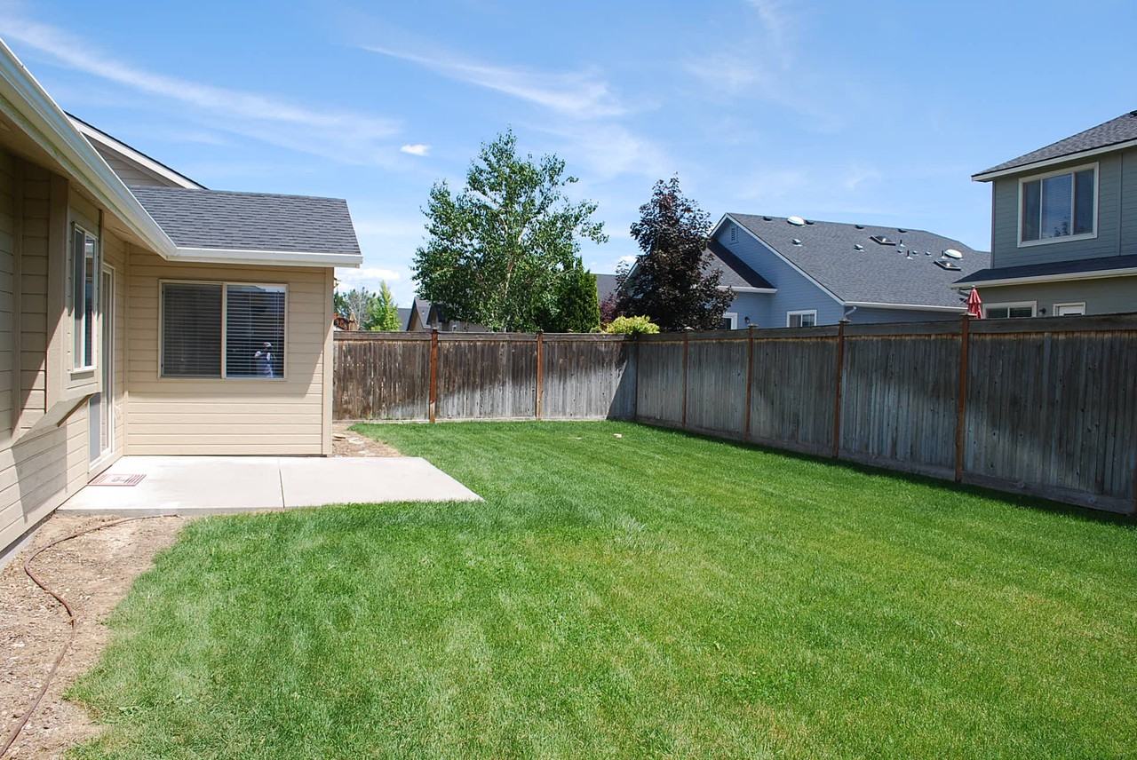11215 W Springgold Dr - Photo 2 of 27