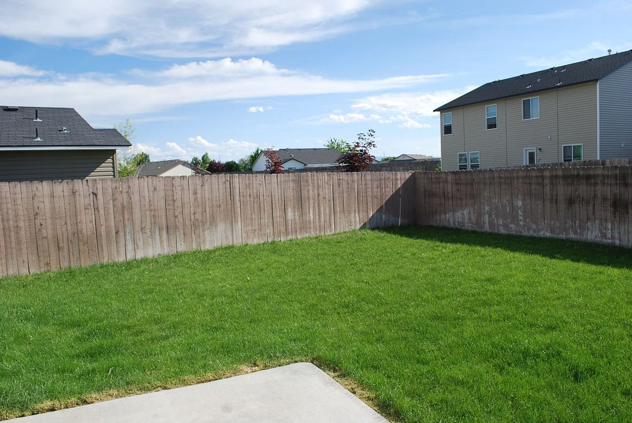 11215 W Springgold Dr - Photo 3 of 27