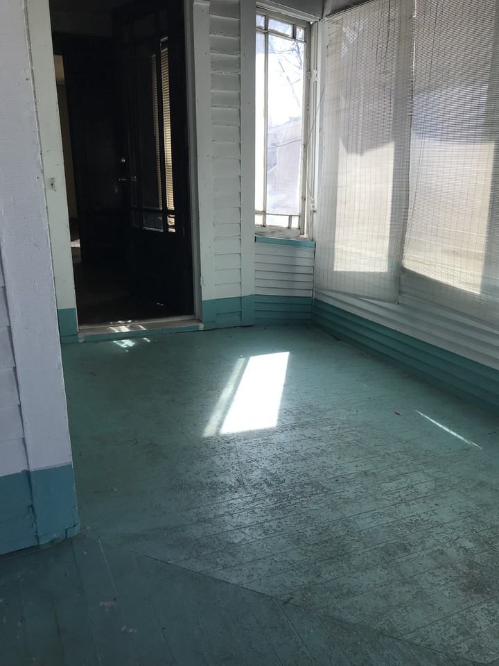 307 E Locust St - Photo 2 of 16