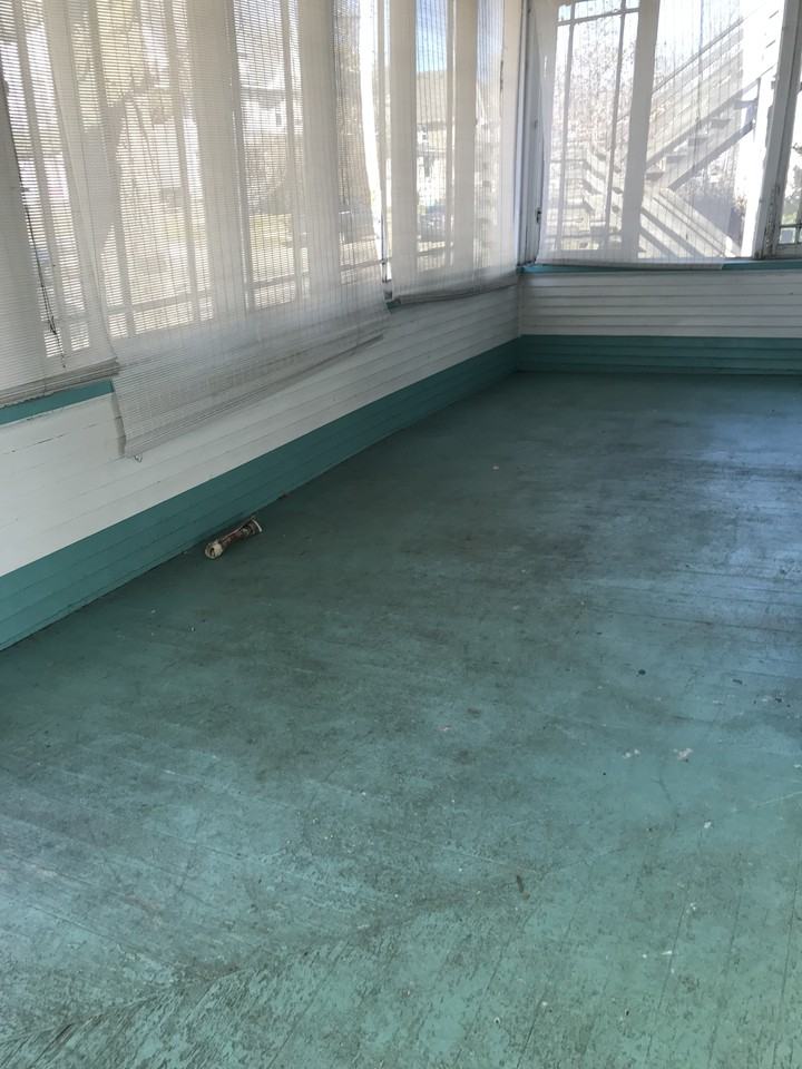 307 E Locust St - Photo 3 of 16