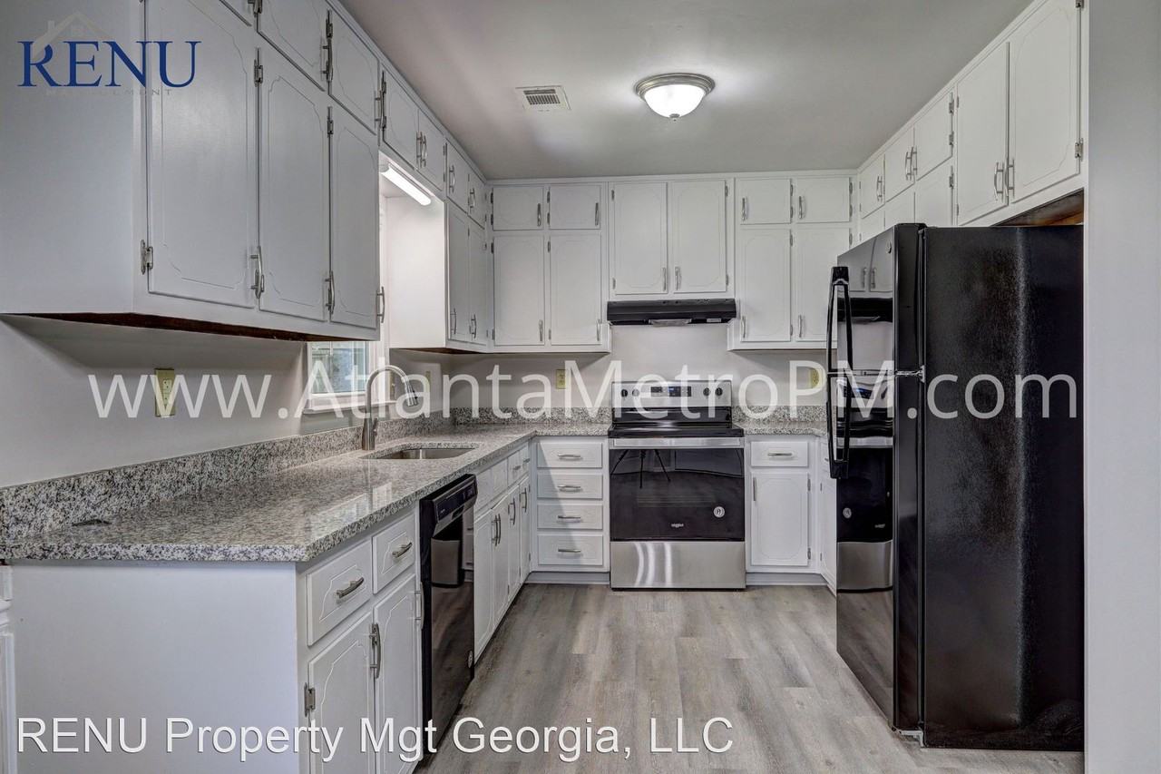 750 Shoreline Trl Se - Photo 3 of 25