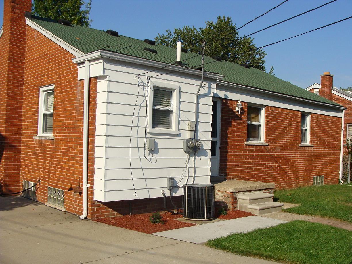 26501 Kenneth Ave - Photo 2 of 11