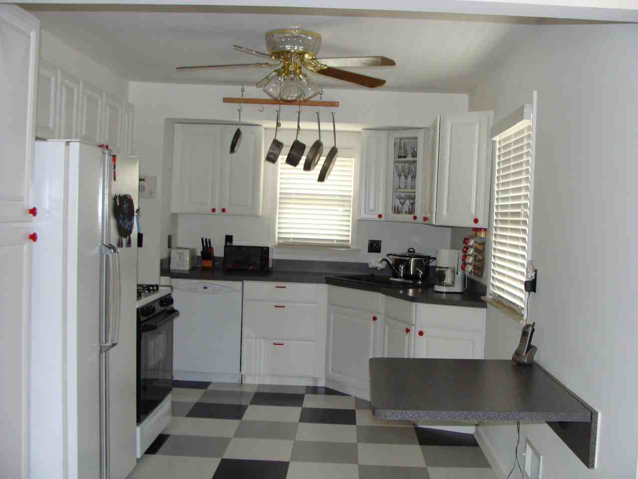 26501 Kenneth Ave - Photo 3 of 11