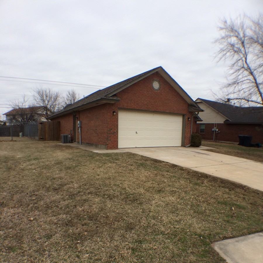 417 Cypress Dr - Photo 3 of 16