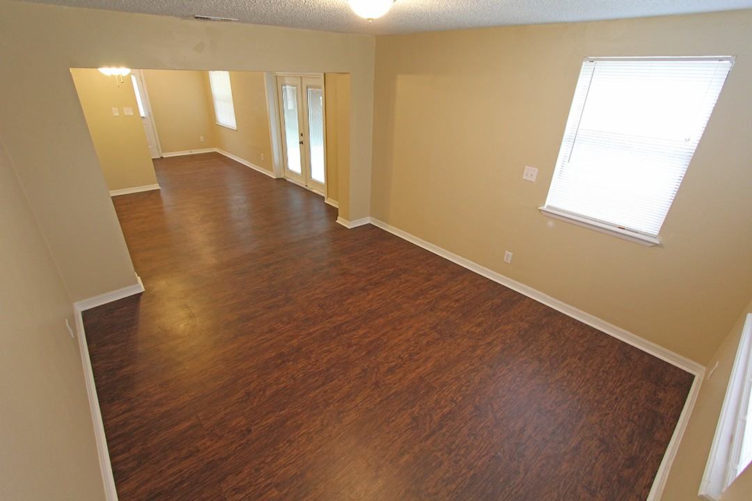 3375 Aldridge Rd E - Photo 3 of 13