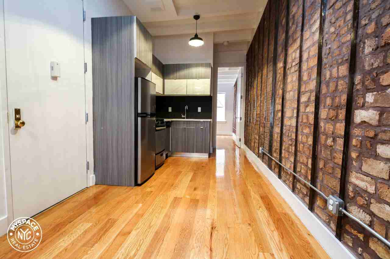 31 Montrose Ave #3L - Photo 2 of 6