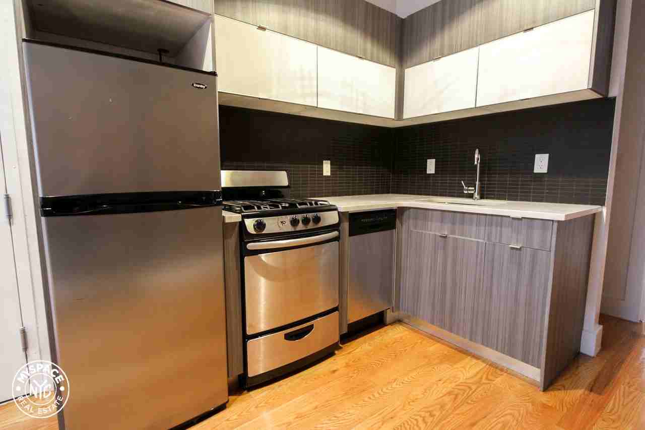 31 Montrose Ave #3L - Photo 3 of 6