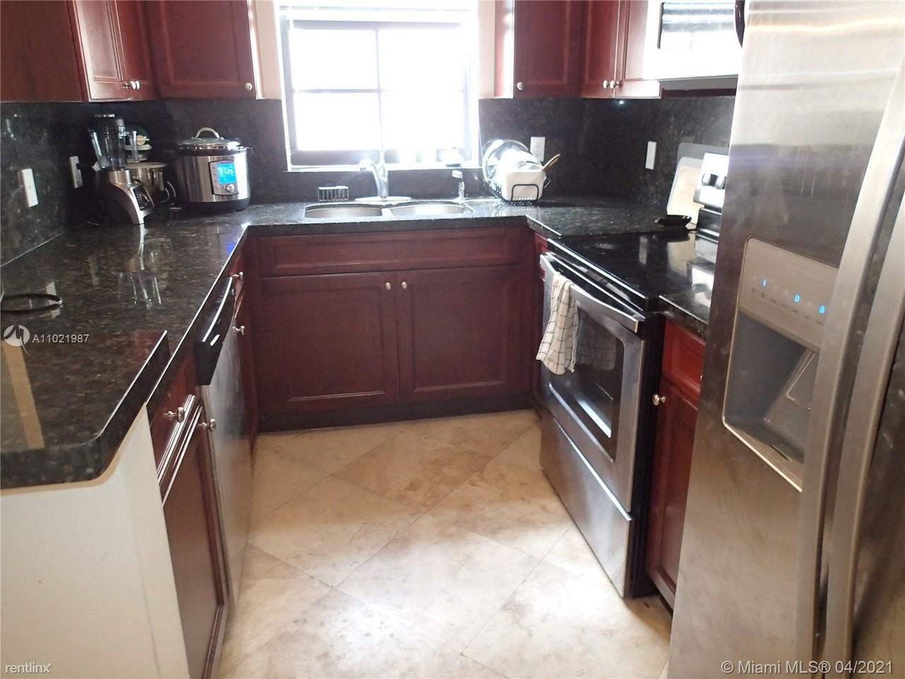 2767 Coconut Ave - Photo 3 of 16