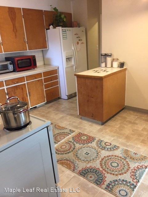 8806 1st Ave Ne - Photo 3 of 15