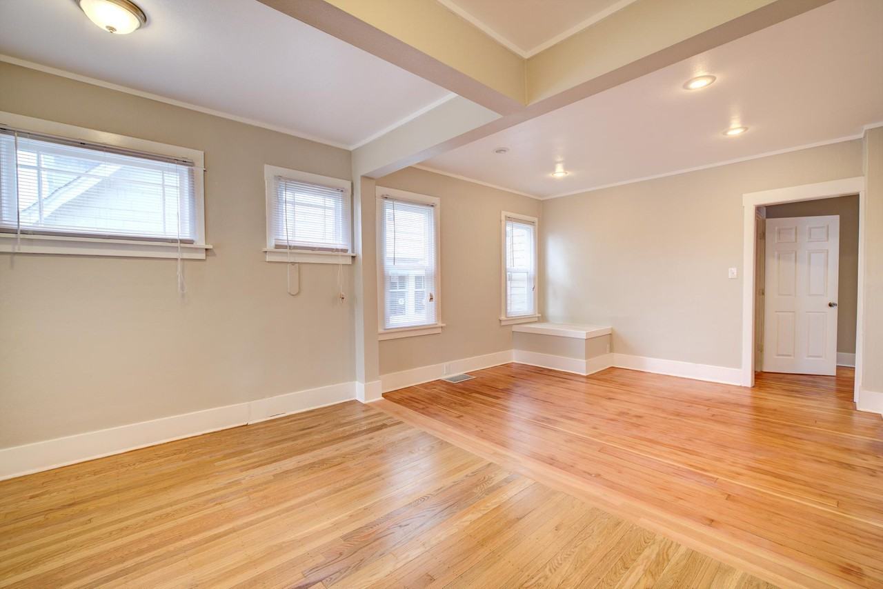 5007 8th Ave Ne #1 - Photo 4 of 26