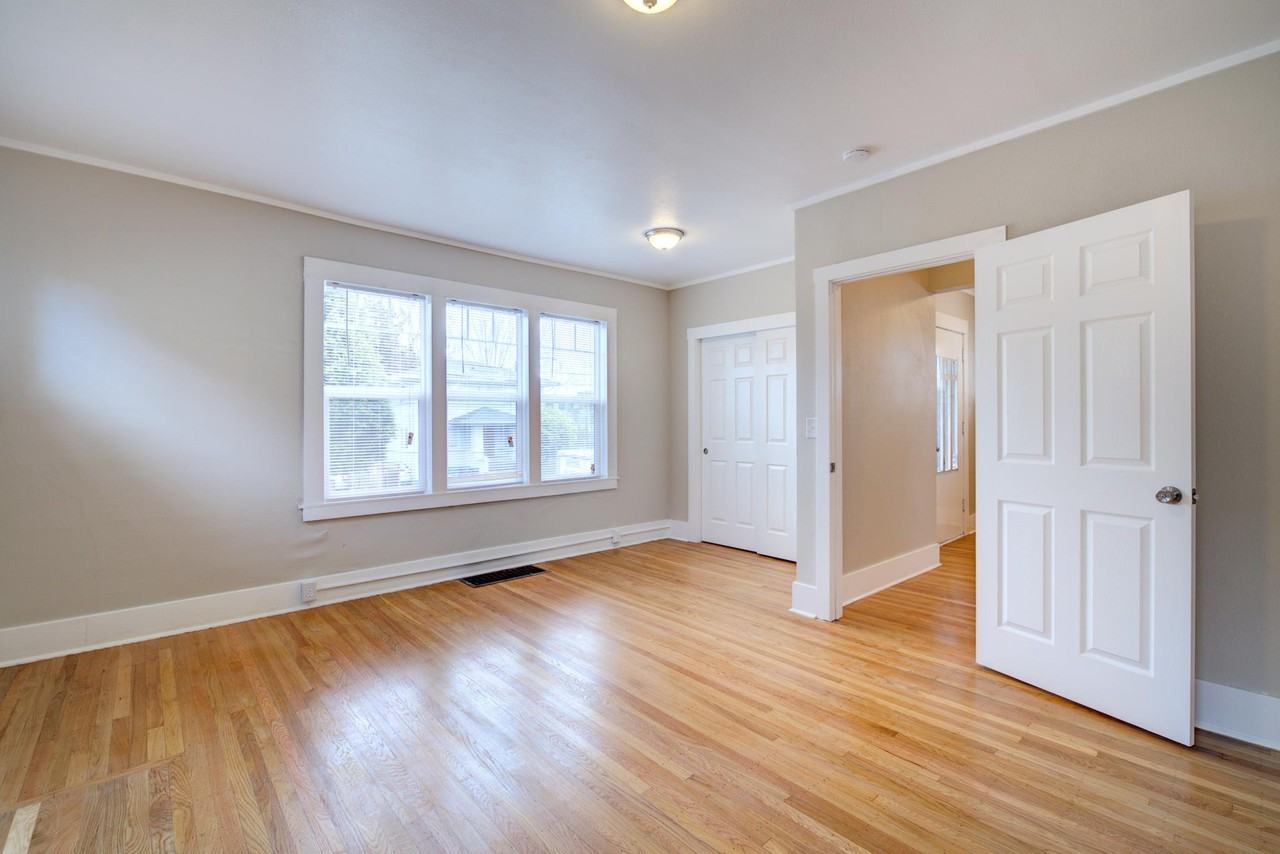 5007 8th Ave Ne #1 - Photo 6 of 26