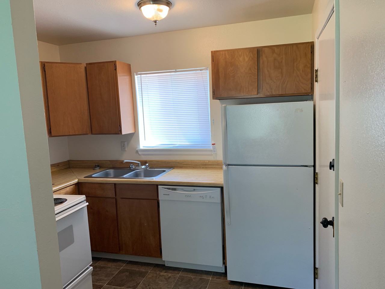 1135 American Legion Blvd #3 - Photo 2 of 7