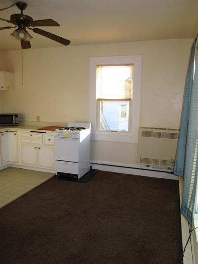 1109 Penn Ave East - Photo 3 of 11