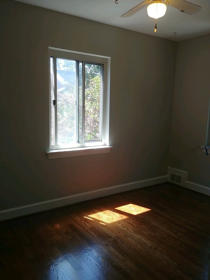 1226 N Lincoln St #1 - Photo 3 of 7