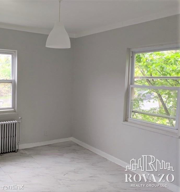 70 Crawford St - Photo 3 of 5