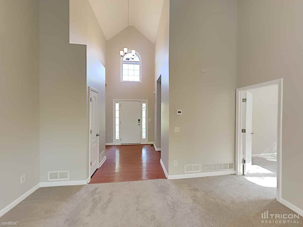 9440 Pebble Creek Ct - Photo 3 of 16