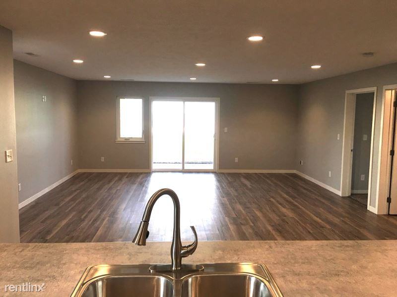 318 26th Ave - Photo 3 of 8