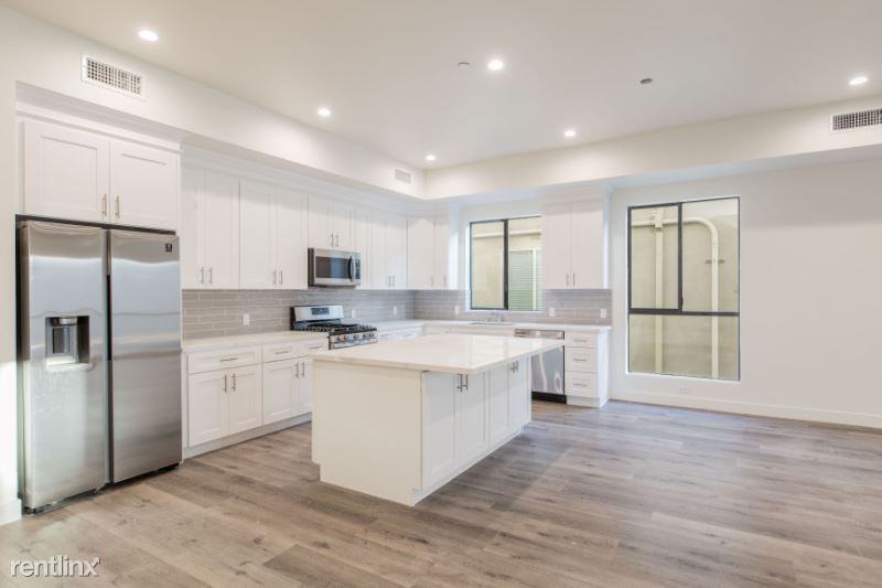 6434 Woodley Ave - Photo 3 of 13