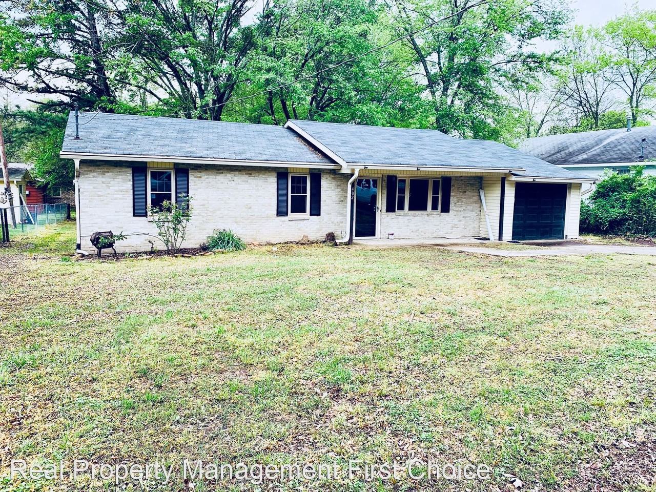 402 N 4th St - Photo 2 of 15