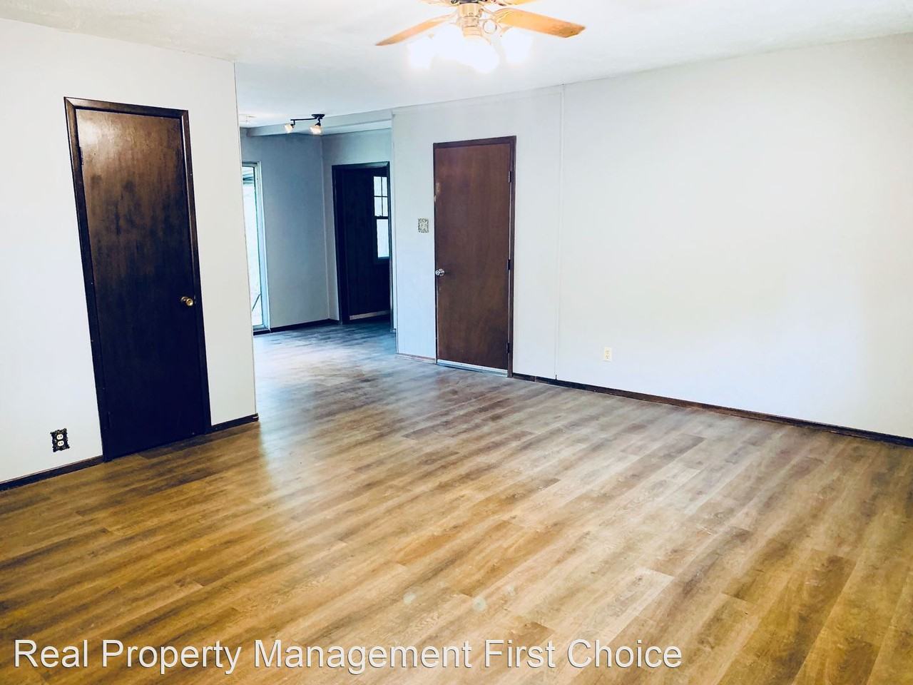 402 N 4th St - Photo 3 of 15