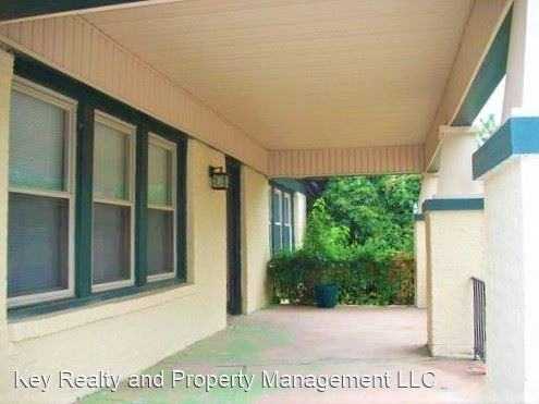 1011 Nw 35th St - Photo 2 of 37