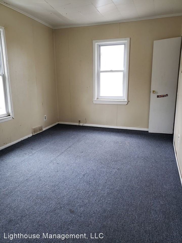 65-65.5 Linnet St. - Photo 3 of 8