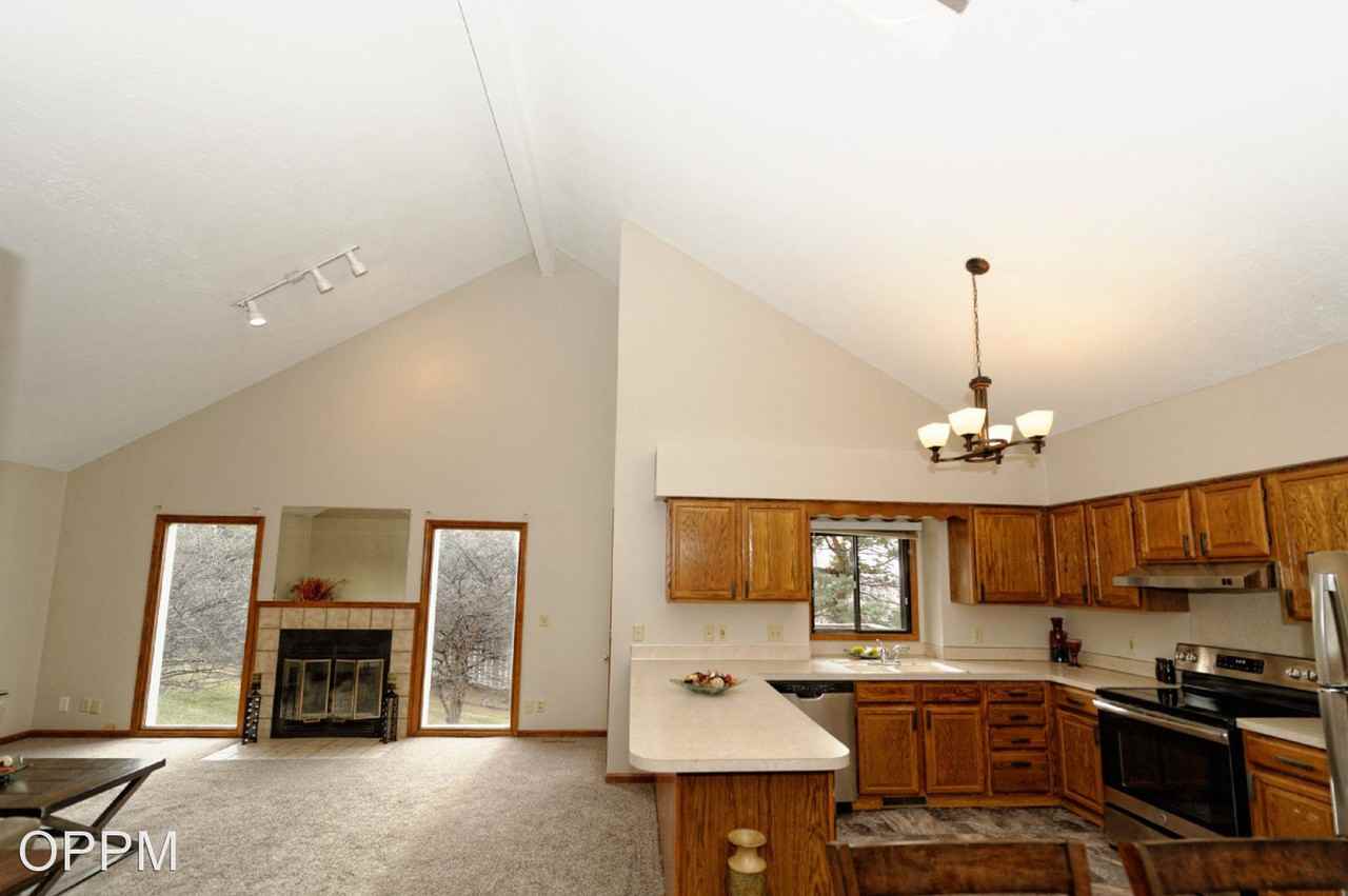 6737 S 153rd Cir - Photo 3 of 32