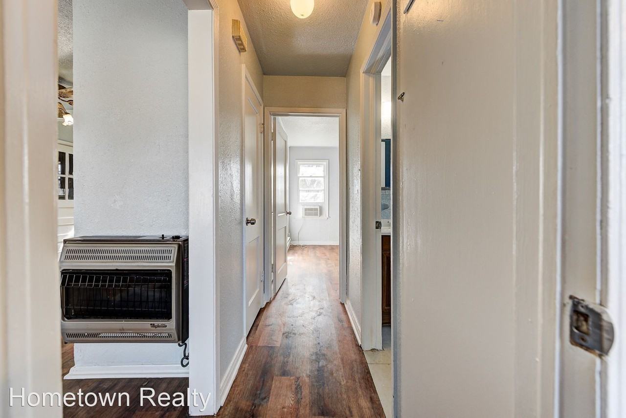 412 Monroney Dr - Photo 3 of 28