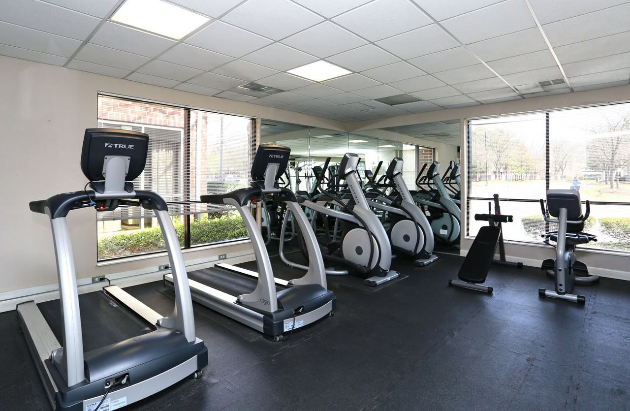 Bristol Club Apartments - Photo 2 of 5