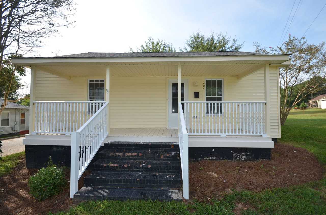 206 McConnell St - Photo 2 of 8