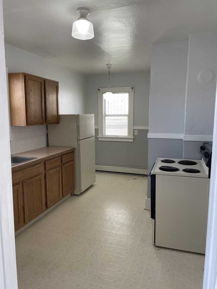 118 Pine St - Photo 2 of 6