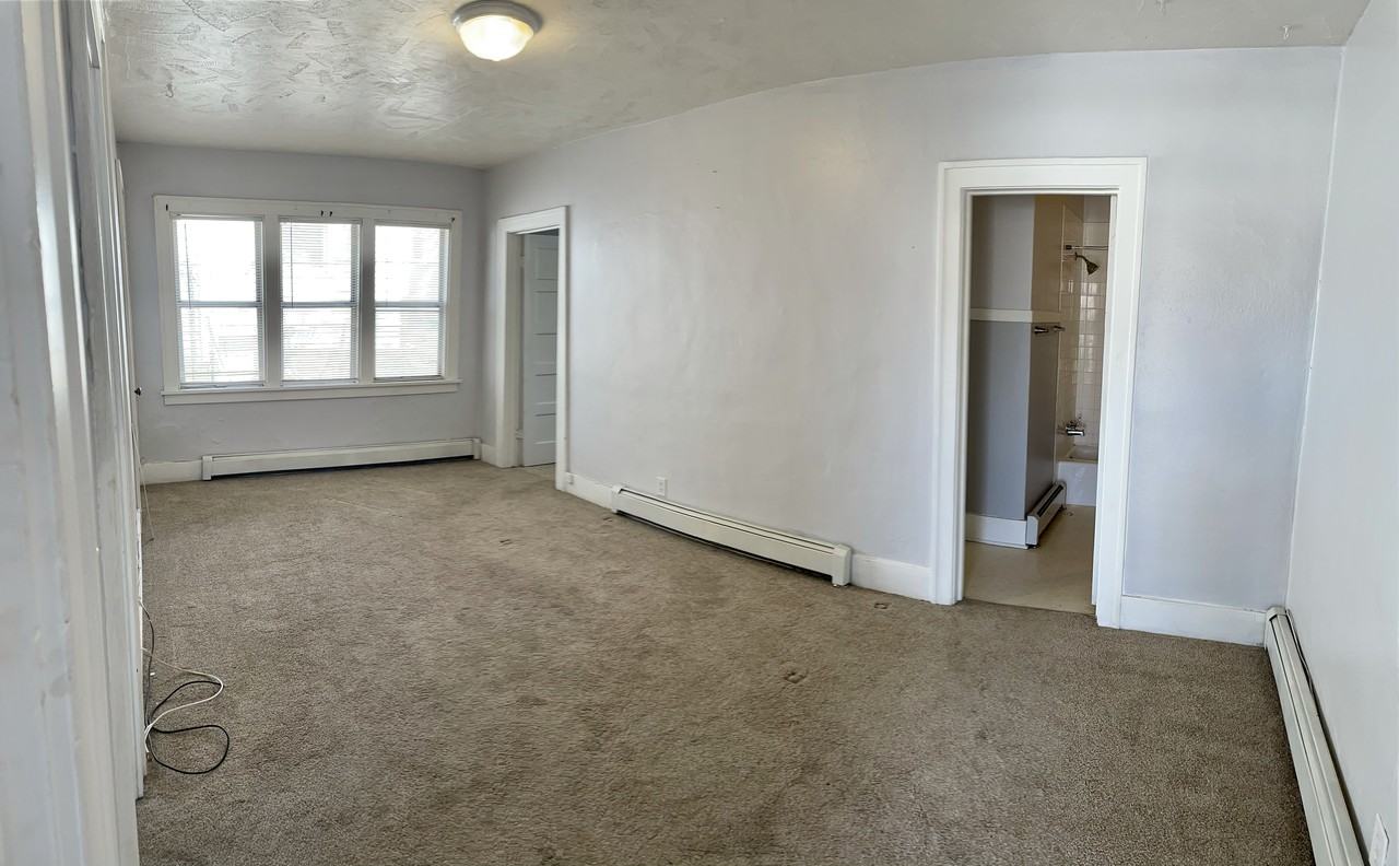 118 Pine St - Photo 3 of 6