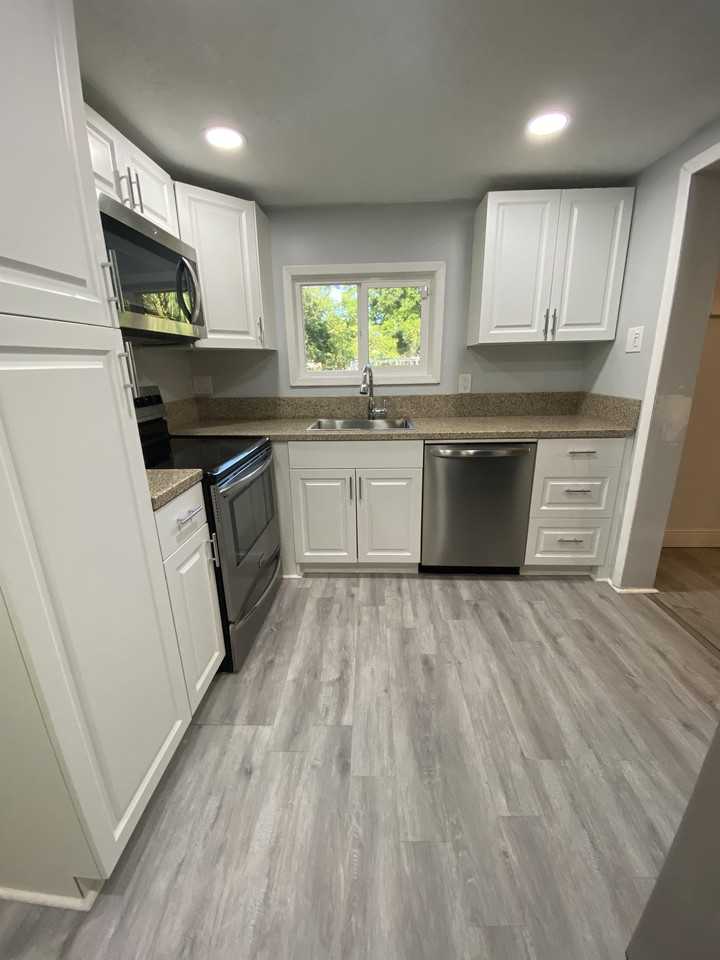 1724 Crawford Ave #1 - Photo 2 of 10