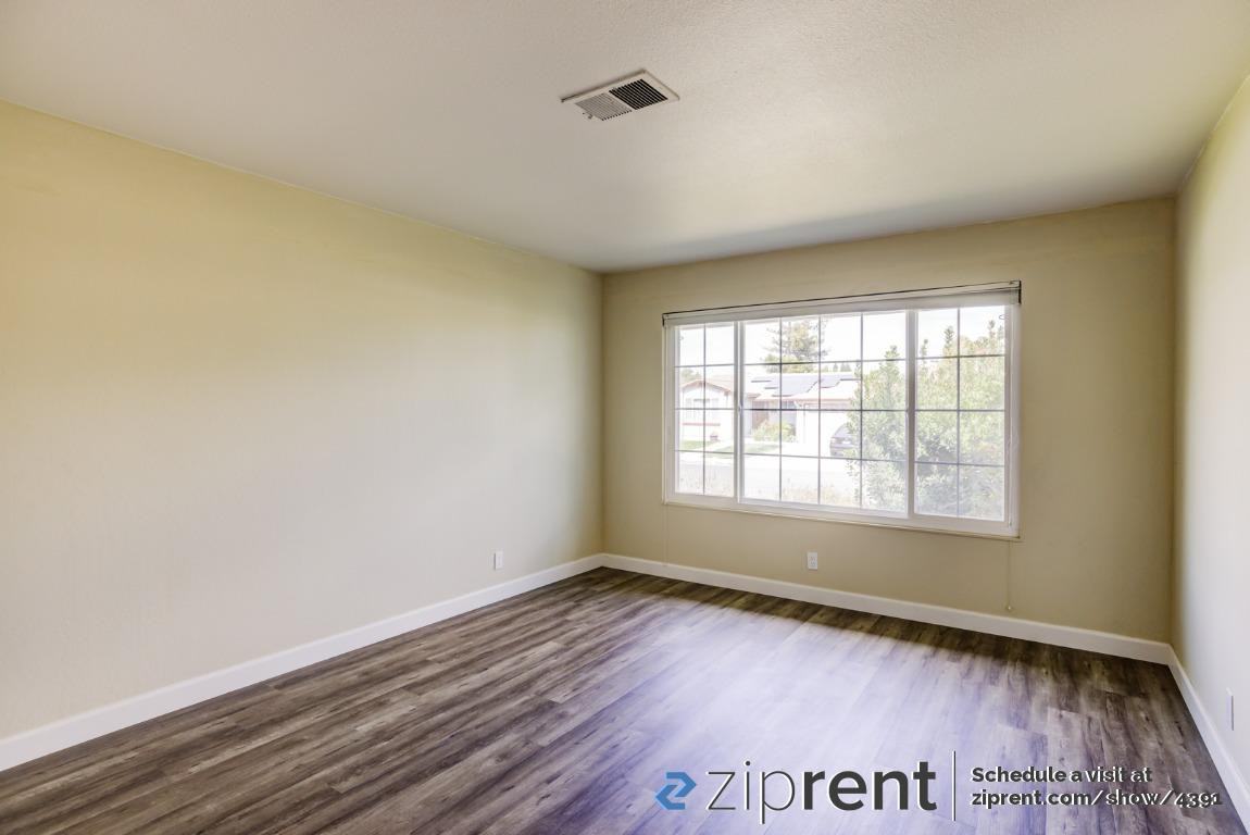 32412 Elizabeth Way - Photo 3 of 20