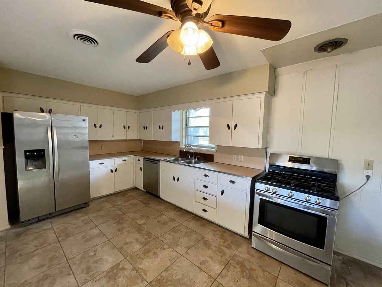 1217 Linden Dr #1 - Photo 2 of 16