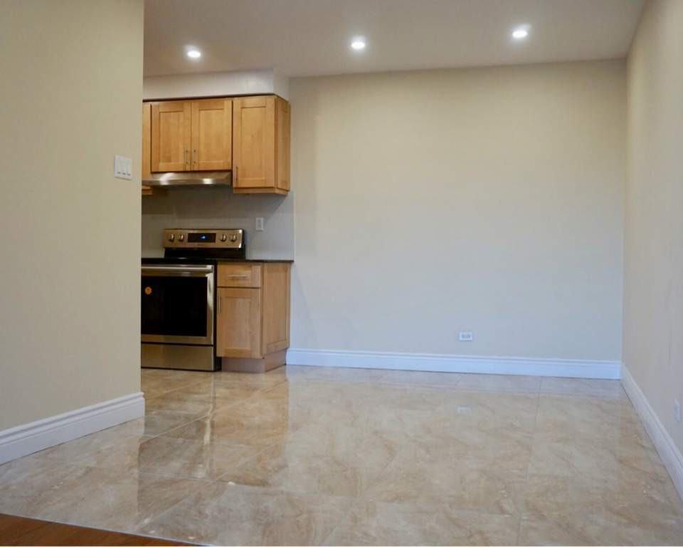 5761 Côte St Luc Apartments 5761 Ch De La CôteSaintLuc, Hampstead