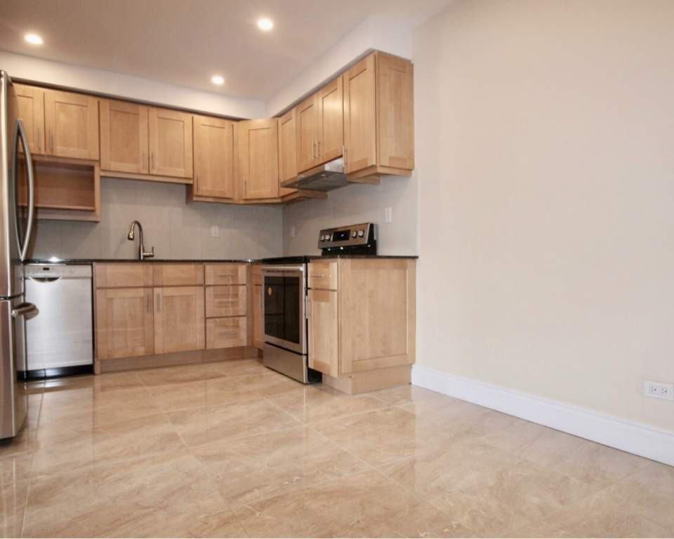 5761 Côte St Luc Apartments 5761 Ch De La CôteSaintLuc, Hampstead