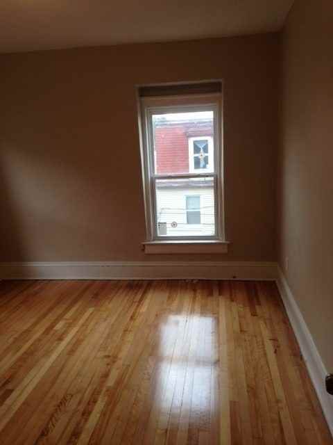 138 Leinster Street Apt 5 - Photo 3 of 7