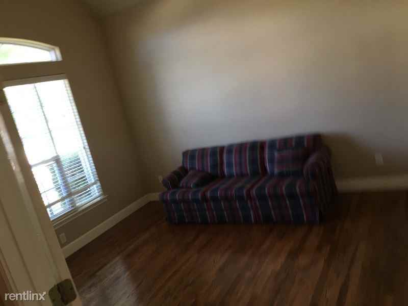 5604 S 42nd St - Photo 2 of 13